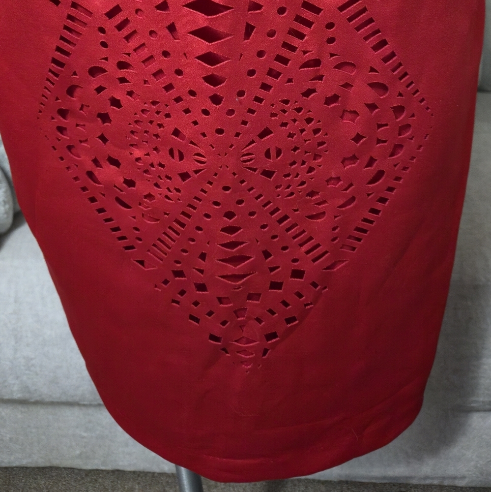 Elegant Red Laser-Cut Women's Dress - Picture 3 of 3